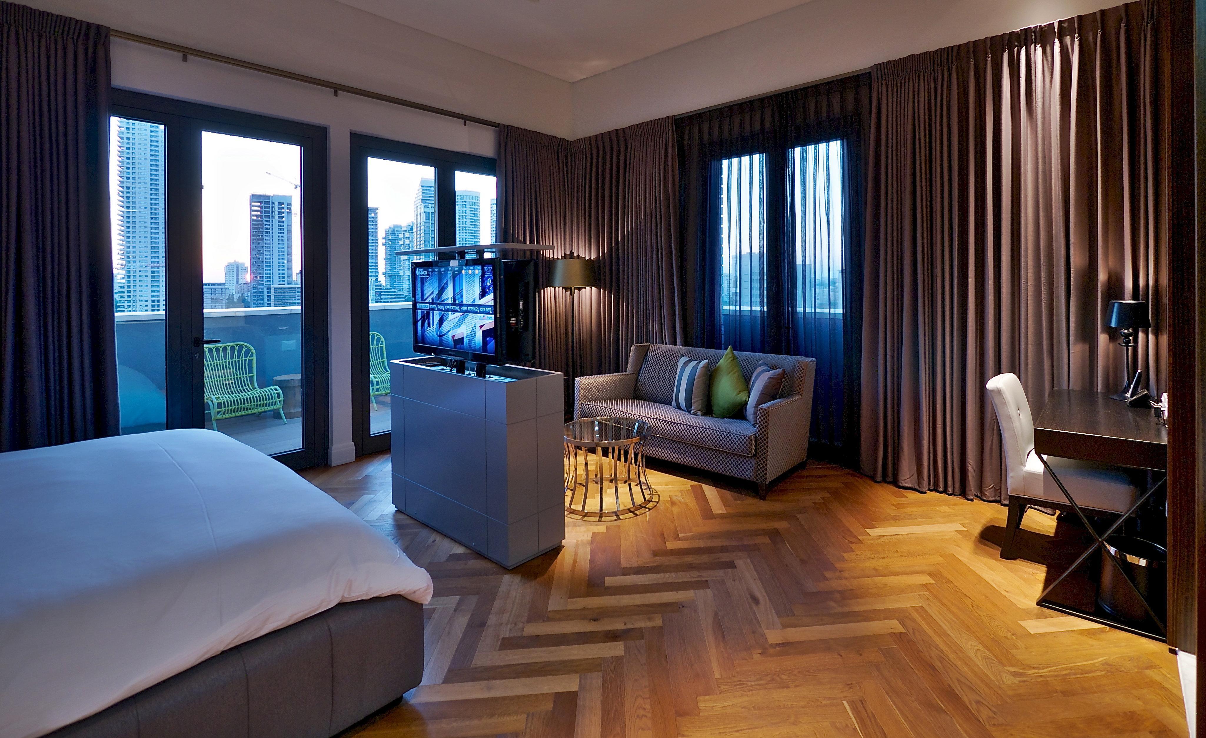 Hotel Indigo Tel Aviv - Diamond District By Ihg Гиватаим Экстерьер фото A suite at the hotel