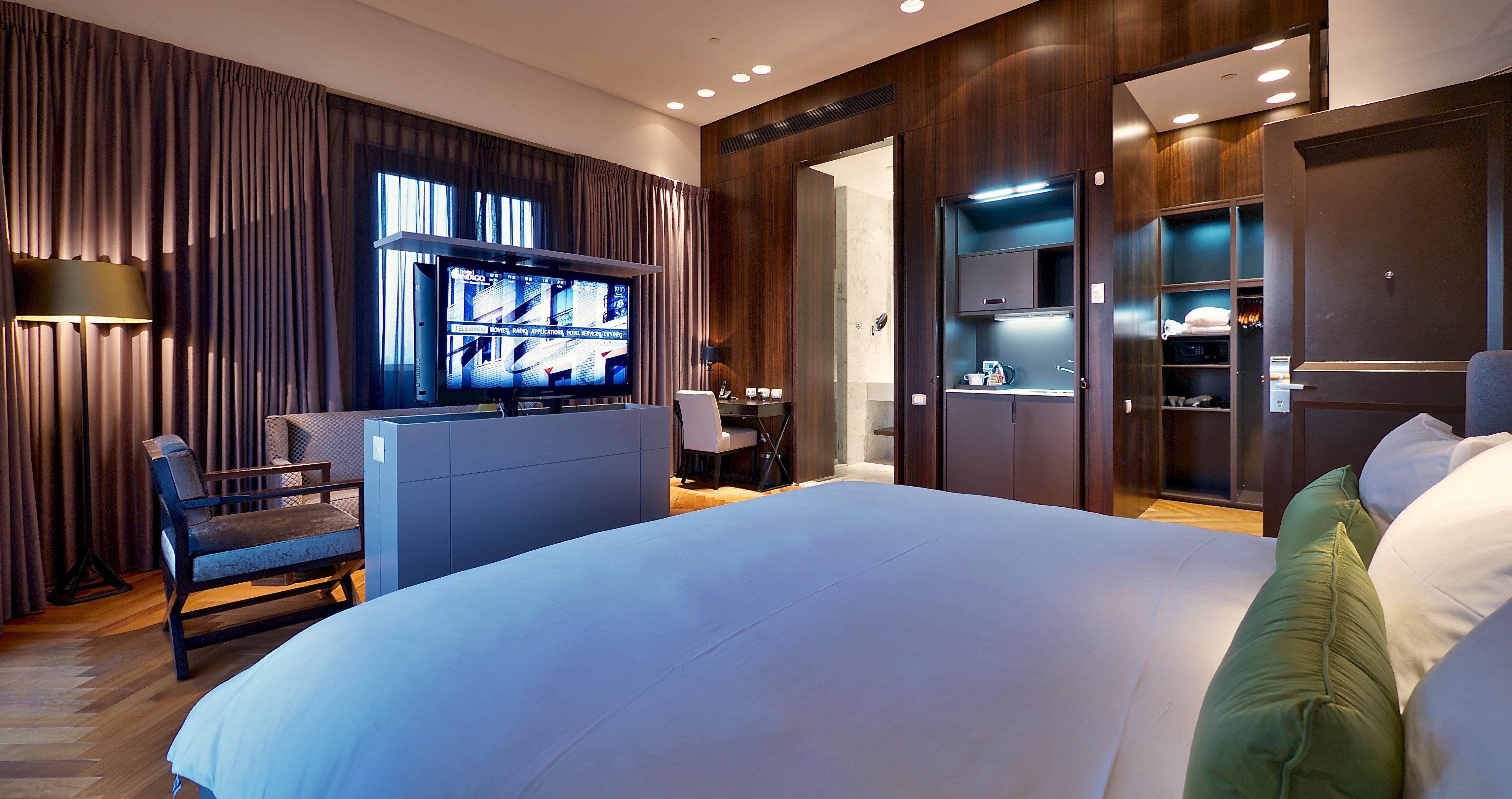 Hotel Indigo Tel Aviv - Diamond District By Ihg Гиватаим Экстерьер фото A suite at the hotel