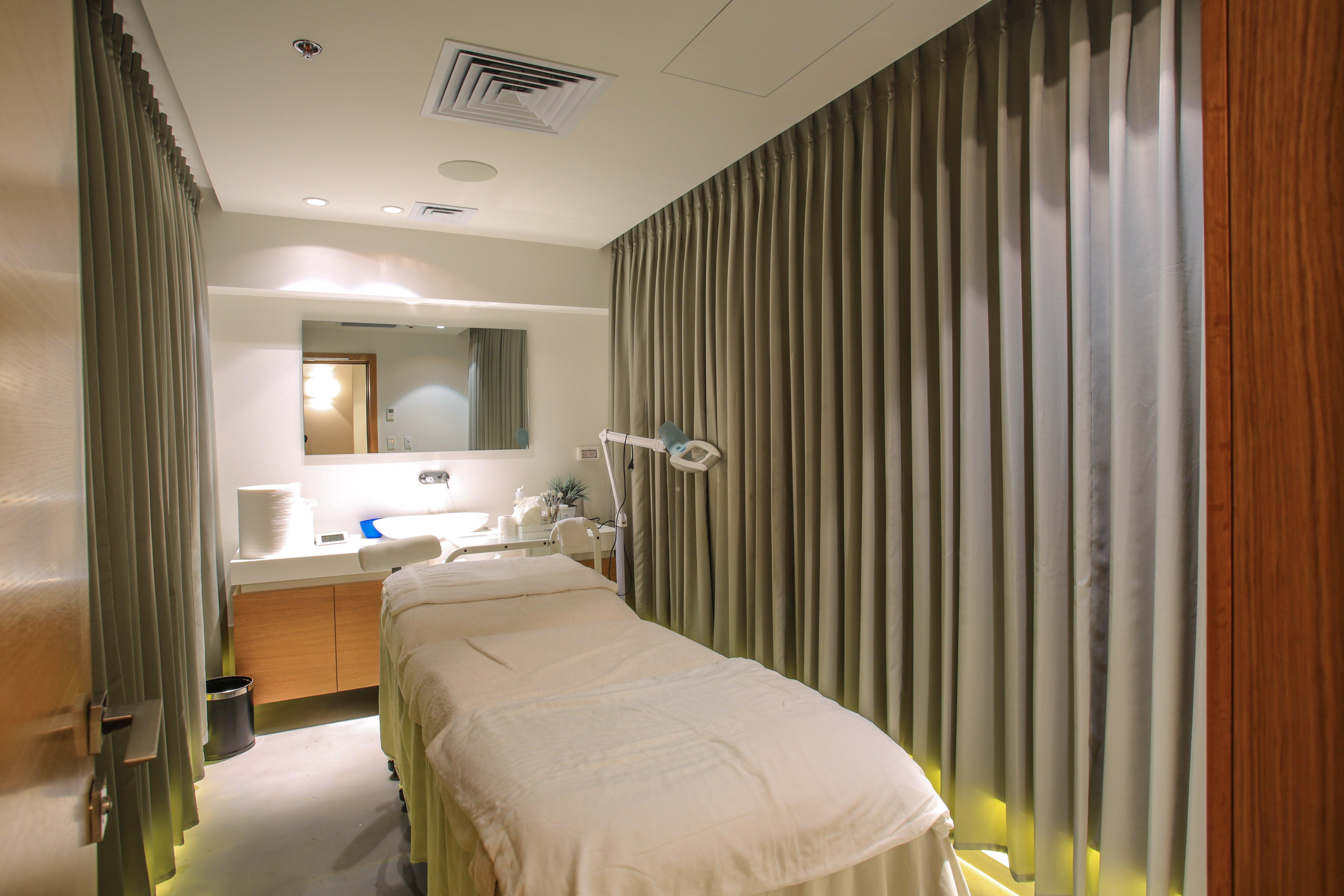 Hotel Indigo Tel Aviv - Diamond District By Ihg Гиватаим Экстерьер фото A treatment room at the spa