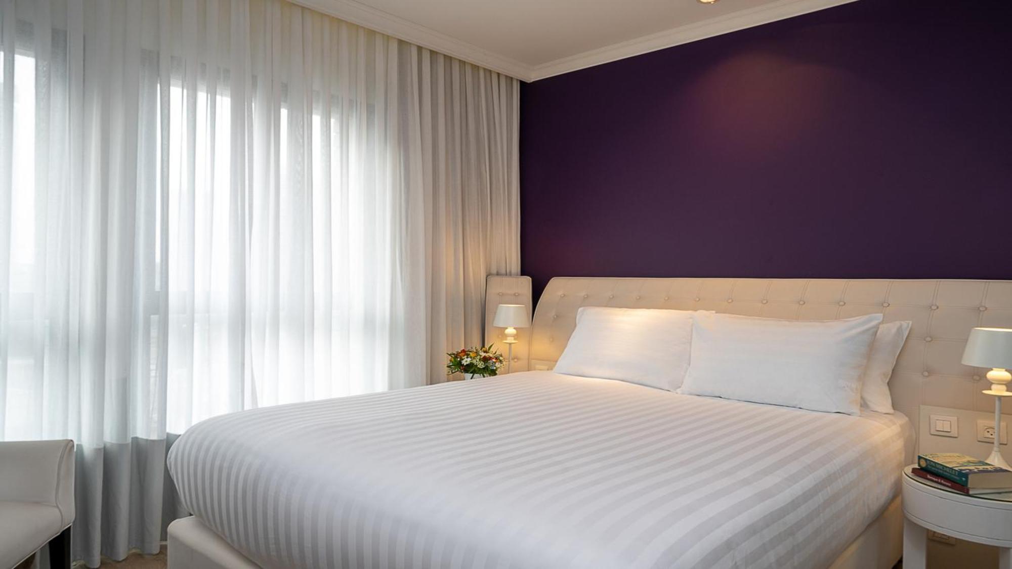 Hotel Indigo Tel Aviv - Diamond District By Ihg Гиватаим Экстерьер фото A bedroom
