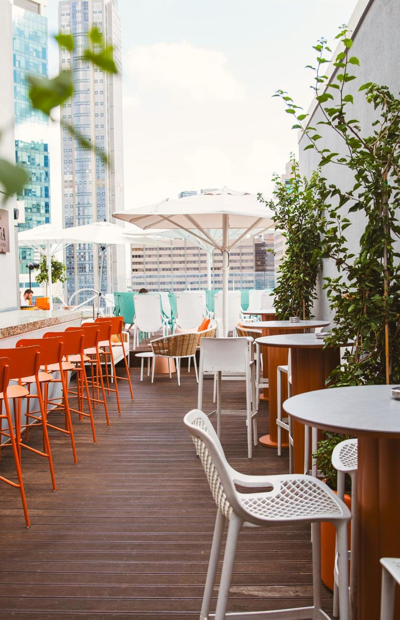 Hotel Indigo Tel Aviv - Diamond District By Ihg Гиватаим Экстерьер фото The rooftop bar at the hotel