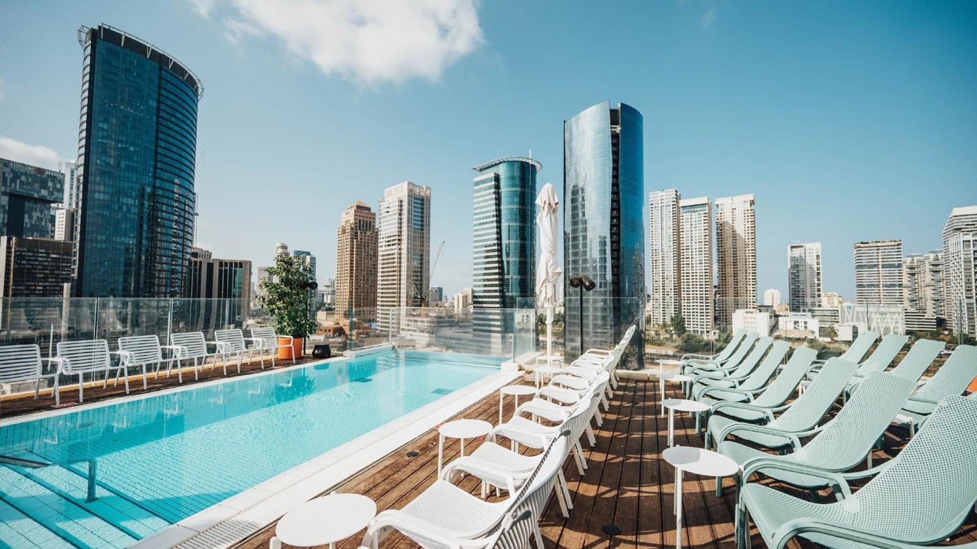 Hotel Indigo Tel Aviv - Diamond District By Ihg Гиватаим Экстерьер фото Rooftop pool at the Four Seasons Hotel